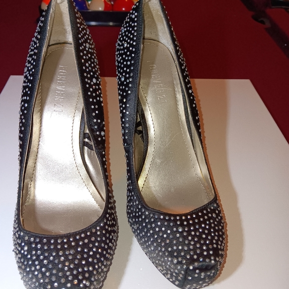 Pumps - Picture 2 of 5